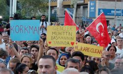 Antalya Büyükşehir Belediyesi önünde Başkan Böcek'e destek mitingi