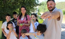 Don felaketinden korunan elmaları satmayıp bahçesine gelenlere ikram ediyor