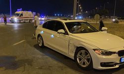 Hafif ticari araç otomobille çarpıştı: 1 yaralı