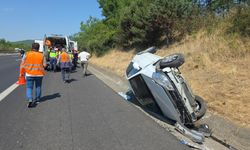 Otoyolda takla atan otomobilde 4 kişi yaralandı