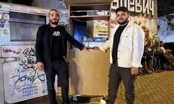 Eskişehir'de bu gençler ekmeklerini gardıroptan kazanıyor