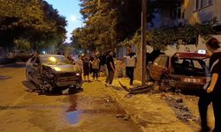 Bisikletli çocuğa çarpmamak için direksiyonu kırdı, park halindeki araca çarptı