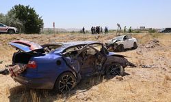 Çarpışan otomobiller tarlaya uçtu: 1 ölü, 1 ağır yaralı