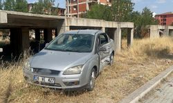 Eskişehir'de kontrolünü kaybeden araç polis aracına çarptı: 1'i polis 3 yaralı