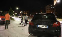 Çarpışan iki Porsche otomobilden birisi takla attı