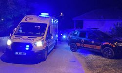 Tartışan 2 arkadaş birbirini bıçakladı