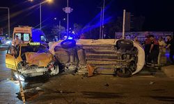 Çanakkale'de ticari taksi ve otomobil çarpıştı: 8 yaralı