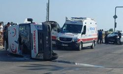 Hasta taşıyan ambulans kaza yaptı, 2 sağlık görevlisi yaralandı