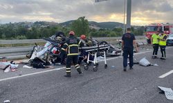 Kuzey Marmara'da otomobil yön tabelasına çarptı: 1 ölü, 4 yaralı