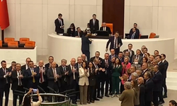 CHP'li milletvekillerinden mecliste protesto