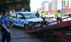 Trafik kazası ihbarına giden polis aracı ile otomobil çarpıştı