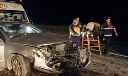 Çorum’da iki otomobil kafa kafaya çarpıştı: 4 yaralı