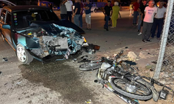 Otomobil ile çarpışan motosiklet sürücüsü öldü, 1 yaralı