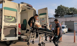 İki otomobil çarpıştı: 1'i ağır 4 yaralı