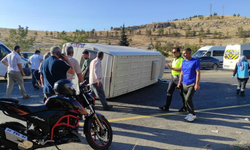 İşçi servisi ile otomobil çarpıştı: 12 yaralı