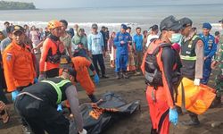 Endonezya'da turistik Bali Adası'na giden feribot battı: 4 ölü, 31 kayıp