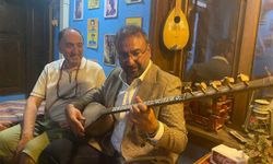 Sanatçı Sağ’ı duygulandıran saz