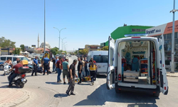 Minibüs ile motosiklet çarpıştı: Yaralılar var