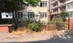 Eskişehir'de o okulun çevresi bakımsızlığa terk edildi
