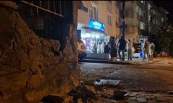 Avcılar’da alkollü sürücü tekel bayisine daldı