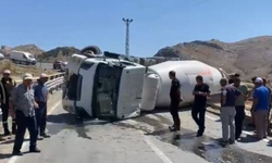 Beton mikser devrildi