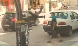 Burdur’da otomobilin çarptığı genç metrelerce havaya savruldu
