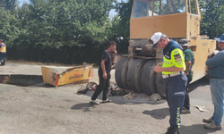 Silindire çarpan hafif ticari araçtaki bir kişi öldü