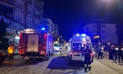Otomobil yaya geçidinde duran araca çarptı: 2 yaralı