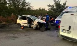 Gaziantep'te 2 otomobil kafa kafaya çarpıştı: 1 ölü, 3 yaralı