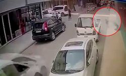 Aniden yola fırlayan çocuk hafif ticari aracın altında kaldı