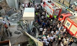 Rampadan inen kamyonet bariyerlere çarptı: 1 yaralı