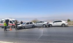 Dört aracın karıştığı zincirleme kaza: 9 yaralı