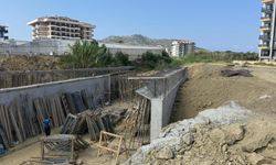 Köprü inşaatında düşen işçi tedavi gördüğü hastanede hayatını kaybetti