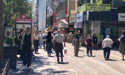 Eskişehir'de sıcak hava çarşı yoğunluğunu azaltmadı