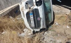 Ehliyetsiz genç kaza yaptı, araçtaki 3 kişi yaralandı