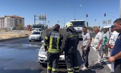 Seyir halindeki otomobilde yangın paniği