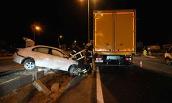 Kırıkkale'de kargo kamyonu ile otomobil çarpıştı