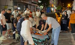 Otomobille çarpışan motosikletteki 2 kişi böyle savruldu: 3 yaralı