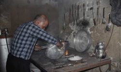 Ocakbaşında büyüyen kalay ustası mesleğini yaşatmaya çalışıyor