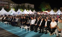 26 yıl geçti, acı hala taze: Depremde hayatını kaybedenler anıldı