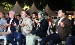Deprem saati 03.02'de eller semaya açıldı