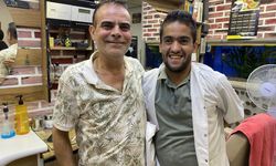 Eskişehir'de berber esnafı zihinsel engelli Faruk'u evladı gibi sahiplendi