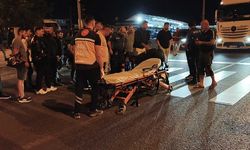 Yola aniden fırlayan yayaya motosiklet çarptı 1 yaralı