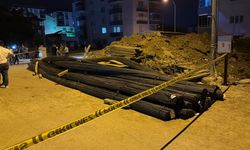 Tırdaki demirler motosikletin üzerine devrildi: 2 yaralı