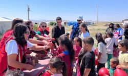 Beylikova'da mevsimlik işçilerin çocukları unutulmaz bir gün yaşadı