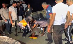Takla atan otomobilde sıkışan sürücüyü itfaiye ekipleri kurtardı