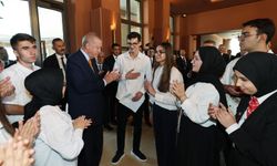 Cumhurbaşkanı Erdoğan, Ahlat'ta öğrencileri kabul etti
