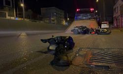 Bursa'da motosiklet işletme girişine çarptı