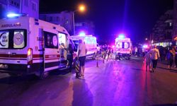 Minibüs ile otomobil çarpıştı: 11 yaralı
