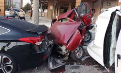 Balıkesir 4 aracın karıştığı zincirleme trafik kazası; 1 yaralı